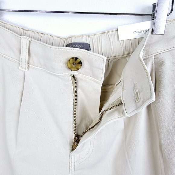 Maurices Tan Twill Pleated Shorts NWT - Picture 5 of 11